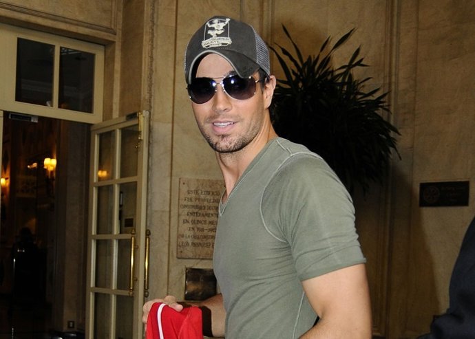 Enrique Iglesias, convertido en el rey del verano, se muestra muy feliz