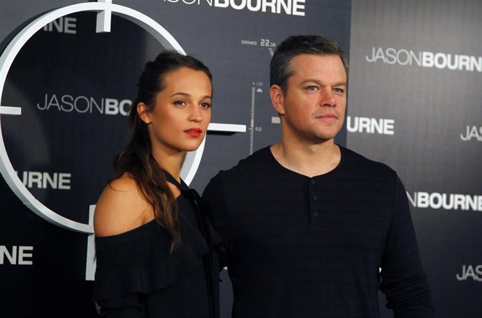 ALICIA VIKANDER Y MATT DAMON EN MADRID