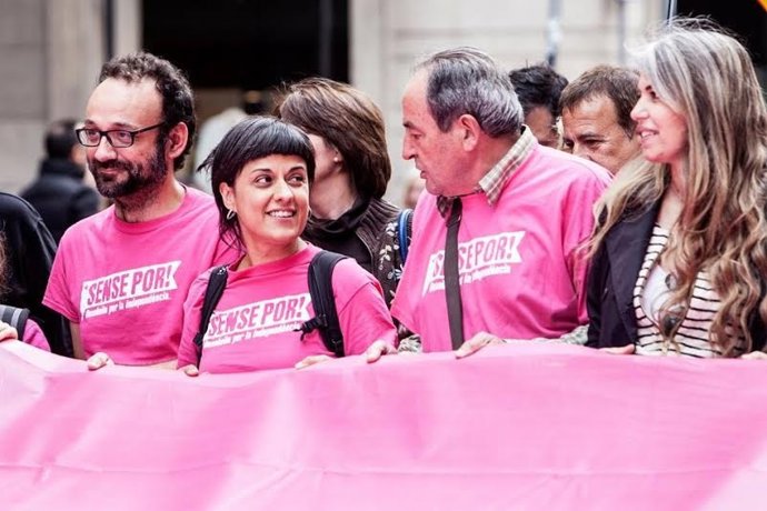 Los diputados de la CUP Benet Salellas y Anna Gabriel