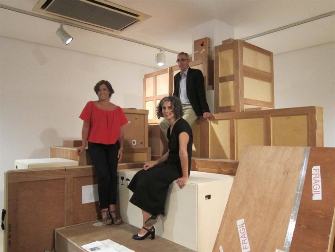 La artista, la concejala y el director del MAS