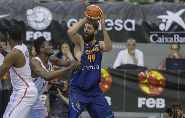 Nikola Mirotic en el España - Angola