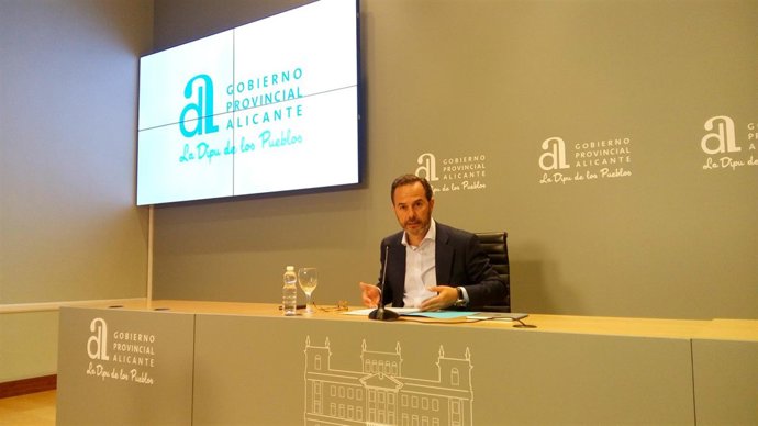 Castillo en rueda de prensa este jueves