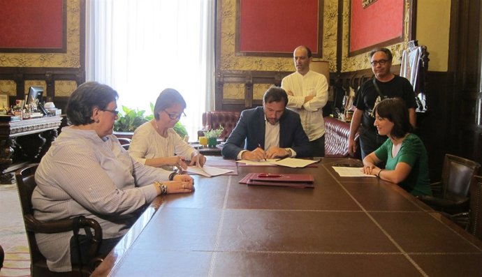 Puente (centro( firma los convenios con vecinos de La Victoria y Pajarillos