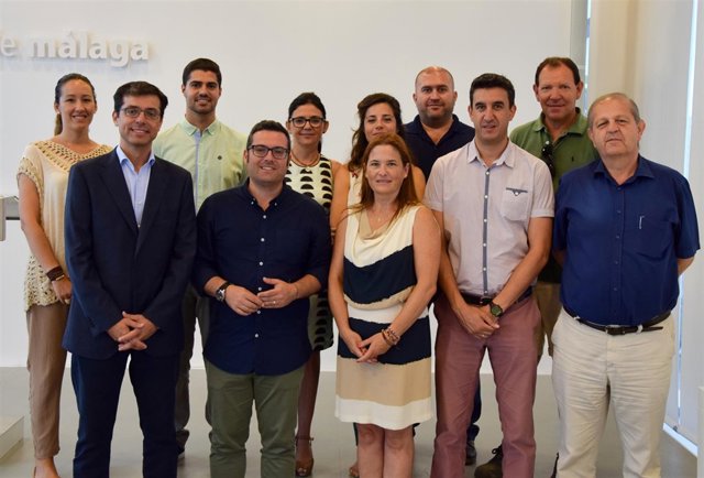 Cristóbal Fernández junto a alcaldes y portavoces del PSOE