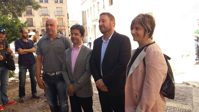 José Luis Soro y Luis Felipe en la inauguración de la Oficina de la Vivienda