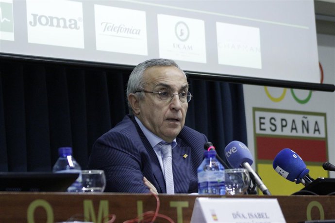 Alejandro Blanco en rueda de prensa por la elección del abanderado para Río 2016
