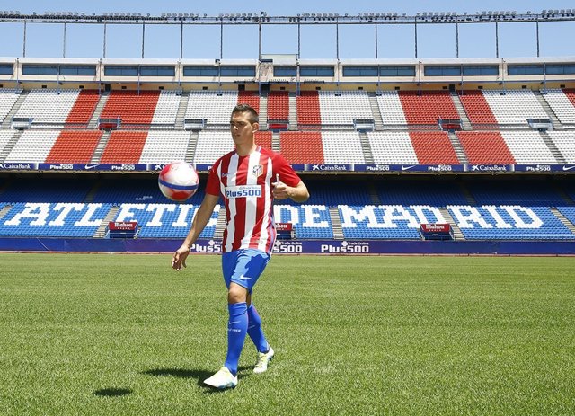 Santos Borré, presentado en el Atlético de Madrid