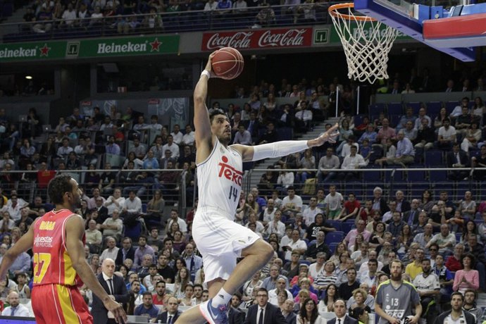 Gustavo Ayón en el partido de playoff contra el UCAM Murcia