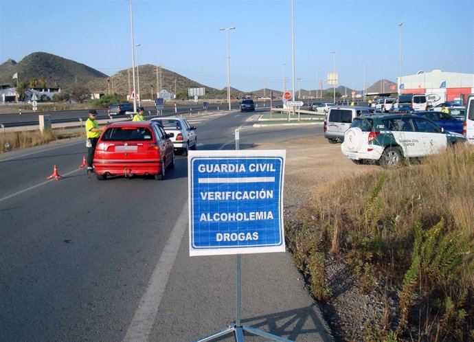 La Guardia Civil Despliega Un Amplio Dispositivo De Verificación De Alcoholemia 