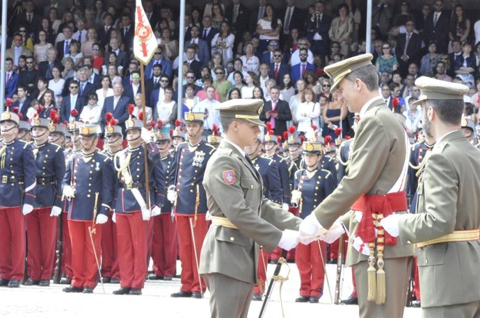 Don Felipe VI ha entregado los Reales Despachos a los número 1 de la AGM.