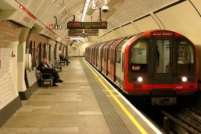 Estación Del Metro De Londres