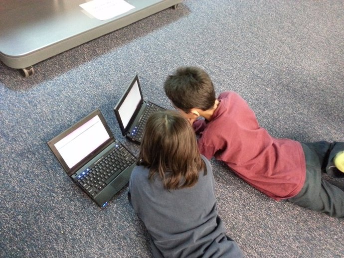 Niños con el ordenador