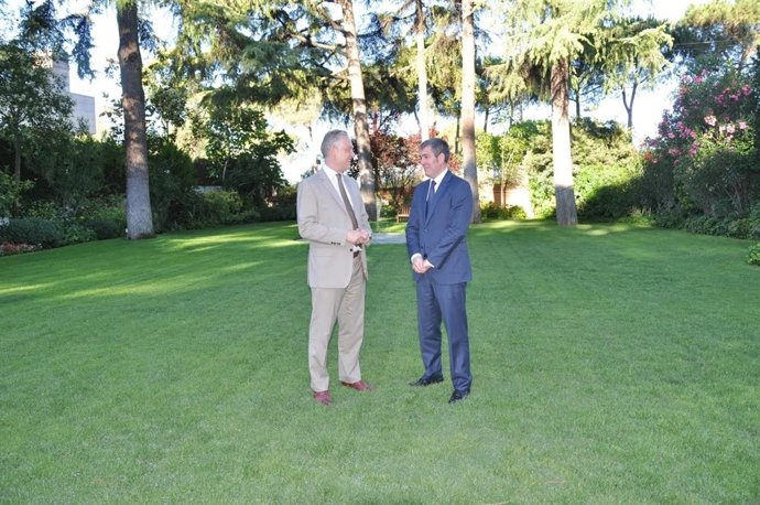 CLAVIJO Y EMNAJADOR BRITÁNICO