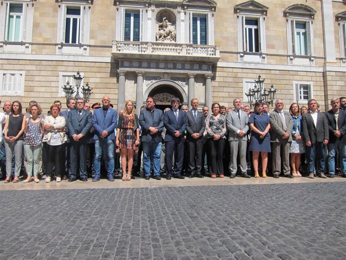 Minuto de silencio de Govern y Ayuntamiento por el atentado de Niza