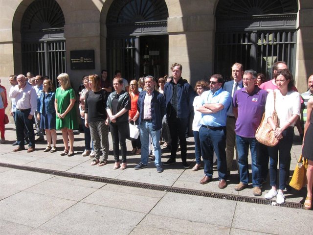 Concentración en el Gobierno de Navarra contra el atentado de Niza.