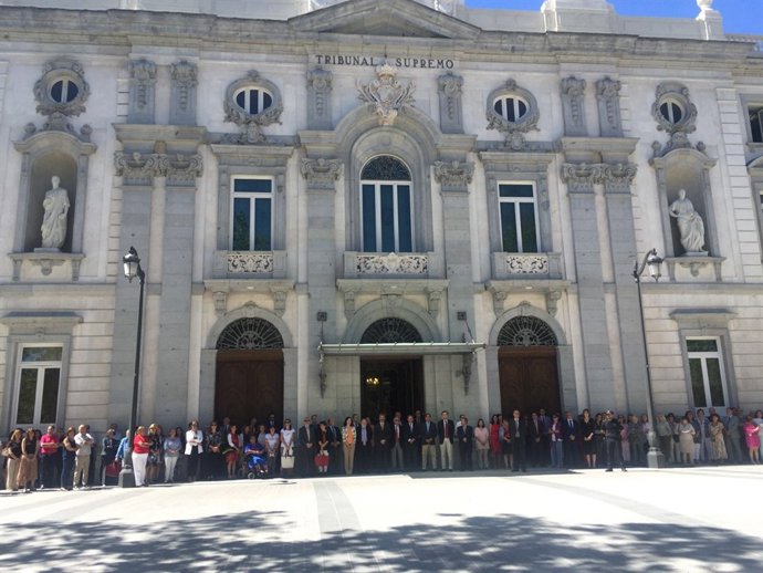 Minuto de Silencio ante el Tribunal Supremo por el atentado de Niza