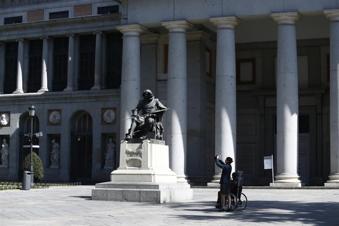  Museo Del Prado, Exteriores Del Museo Del Prado, Figura De Velazquez, Estatua