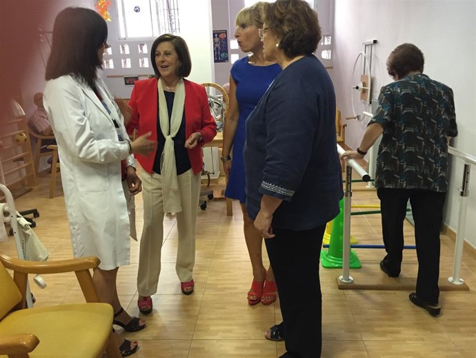 Visita de consejera María José Sánchez Rubio a Asociación de Parkinson Granada