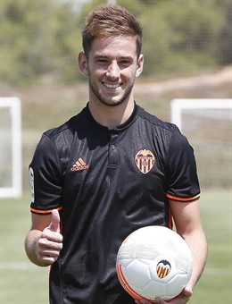 Alvaro Medrán, presentado en el Valencia