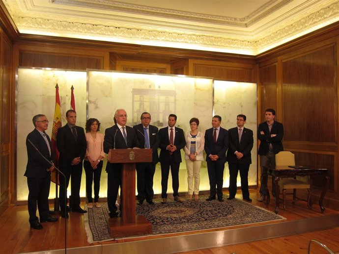 Ceniceros, con los alcaldes de las cabeceras de comarca y el consejero Cuevas