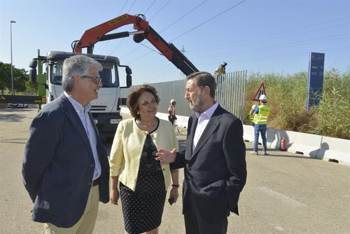 Visita al vallado de la zona franca