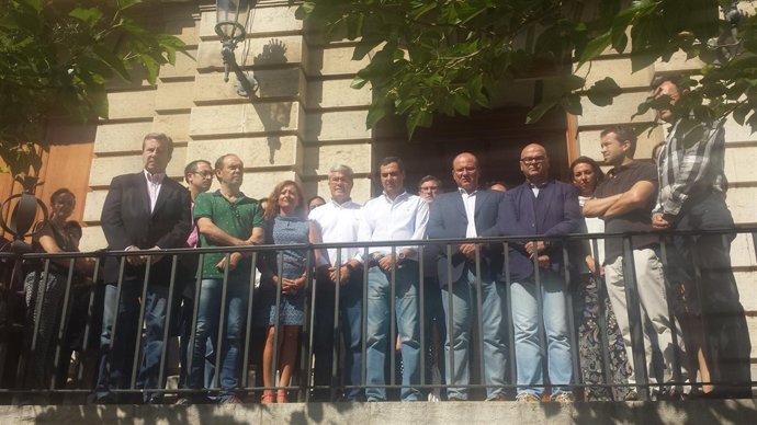 Minuto de silencio en el Ayuntamiento de Jaén