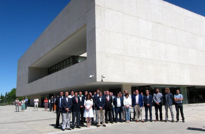 Minuto de silencio en Las Cortes