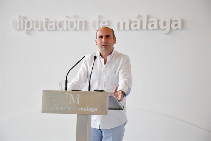 El portavoz provincial del PSOE, Francisco Conejo, en rueda de prensa
