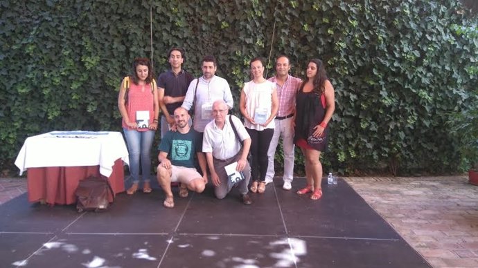 Guijarro y del Castillo (centro), con miembros de Córdoba Ciudad Refugio