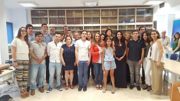 Ruiz (centro) durante la recepción de alumnos