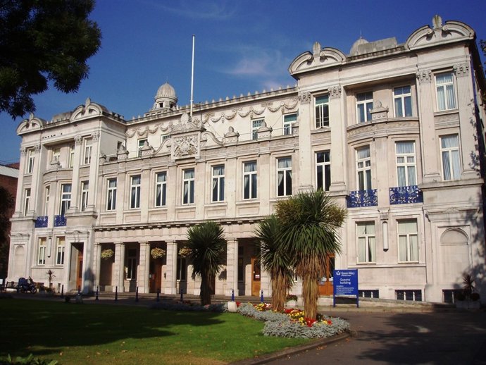 QUEEN MARY UNIVERSITY OF LONDON