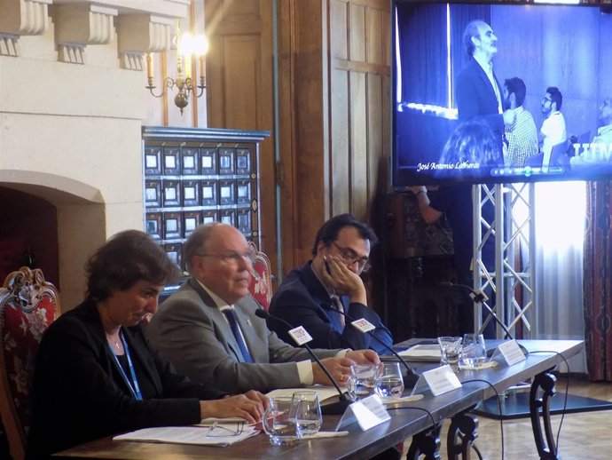 Fatás en el homenaje a Lasheras