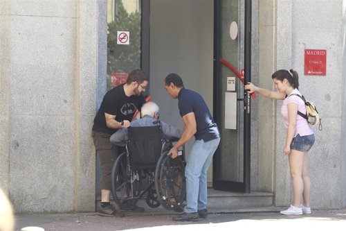 Dependiente, silla de ruedas, paralítico