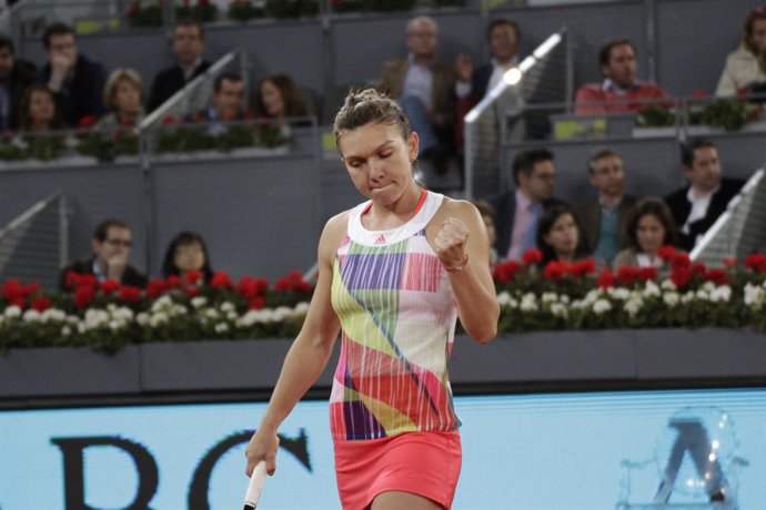 Simona Halep celebra su victoria en la semifinal del Mutua Madrid Open