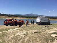 Un helicóptero se estrella en el pantano de Valmayor, donde buscan los cuerpos de una o dos personas