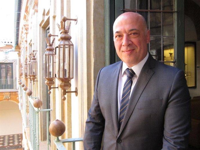 El presidente de la Diputación, Antonio Ruiz