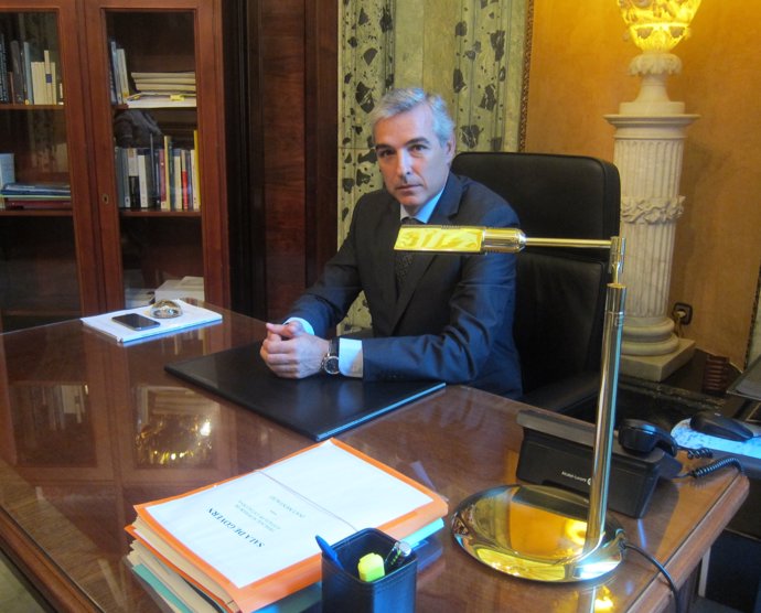 El presidente de la Audiencia de Barcelona, Antonio Recio, en su despacho