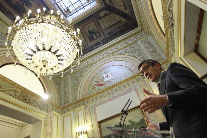 Patxi López en el Congreso tras la forma del decreto de elecciones