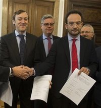 PP y PSOE, abiertos a que CDC tenga grupo en el Congreso y reacios a los cuatro de Podemos