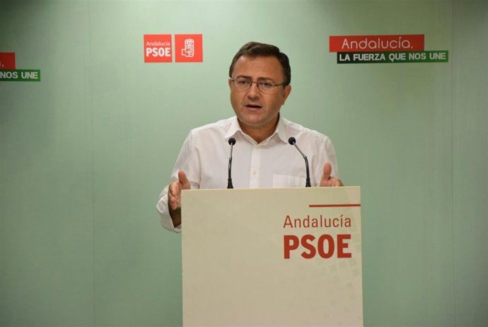 El diputado y secretario general del PSOE de Málaga, Miguel Ángel Heredia
