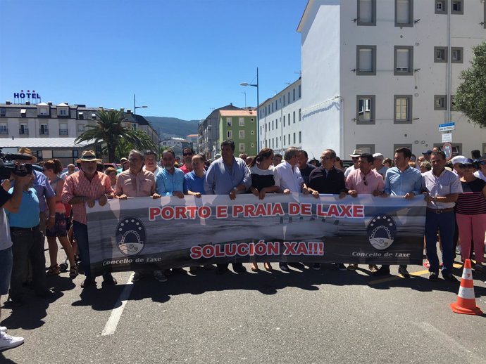 Leiceaga participa en la manifestación en Laxe, A Coruña