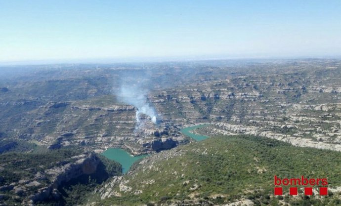 Incendio cercano al pantano de Margalef (Tarragona)
