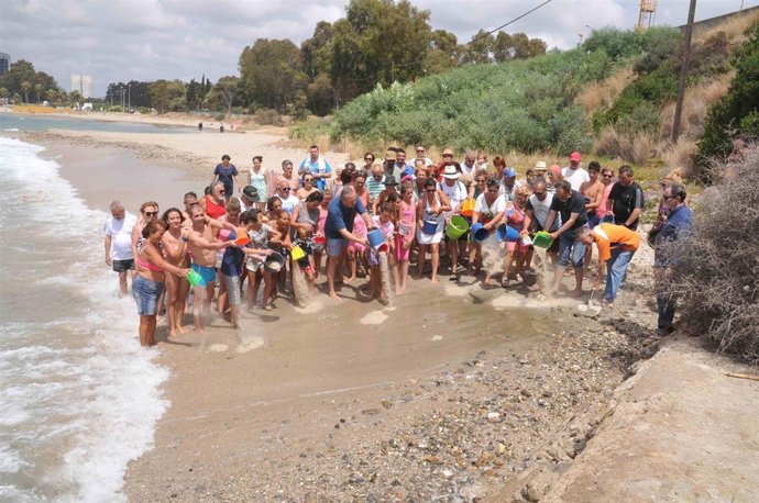 Regeneración simbólica de la playa del Guadarranque, en San Roque           