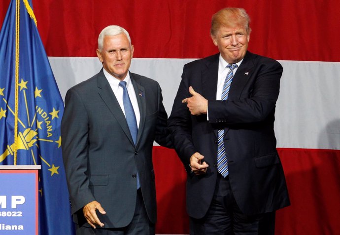 Trump junto a su compañero de fórmula, Mike Pence, en un acto de campaña