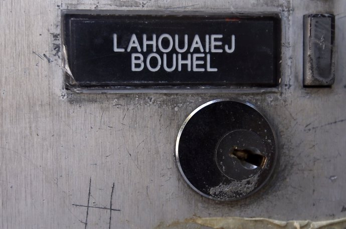 Nombre de Mohamed Lahouaiej Bouhel, autor del atentado de Niza, en su casa