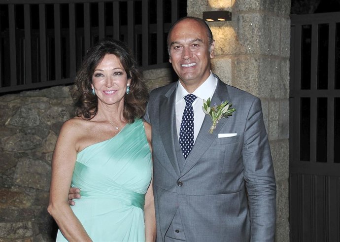 ANA ROSA QUINTANA Y JUAN MUÑOZ             