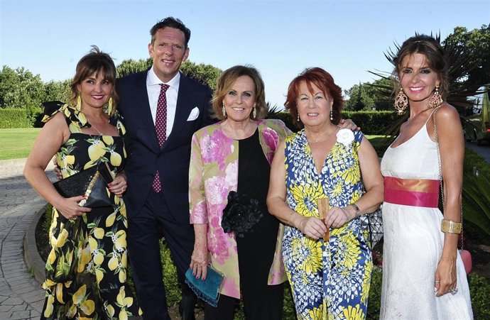 BEATRIZ CORTÁZAR, JOAQUÍN PRAT, PALOMA BARRIENTOS, ROSA VILLACASTÍN, MARISA M   