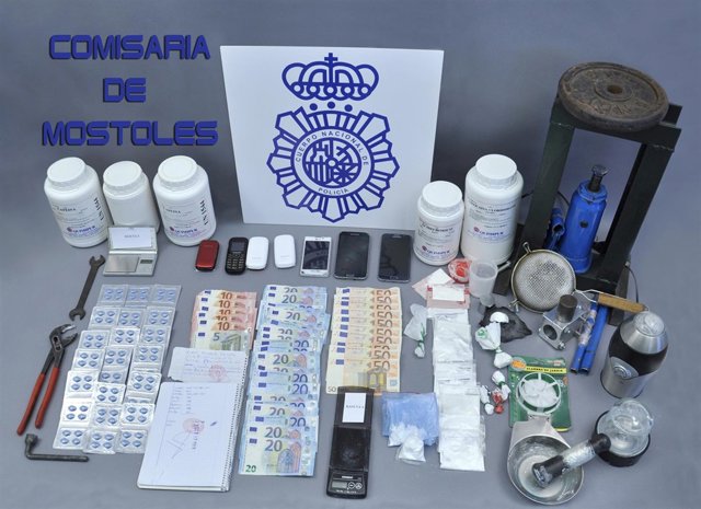 Sustencias y dinero en efectivo incautados