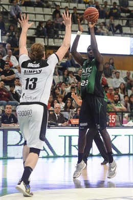 Drame y Bogris en el Fiatc Joventut - Dominion BilbaoIL Basket