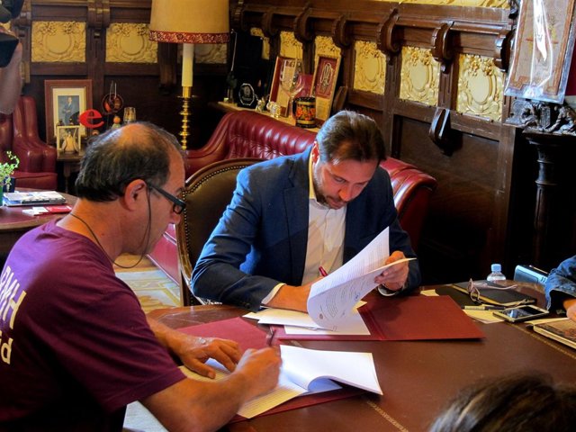 Óscar Puente y Julio del Olmo firman el Convenio de Colaboración